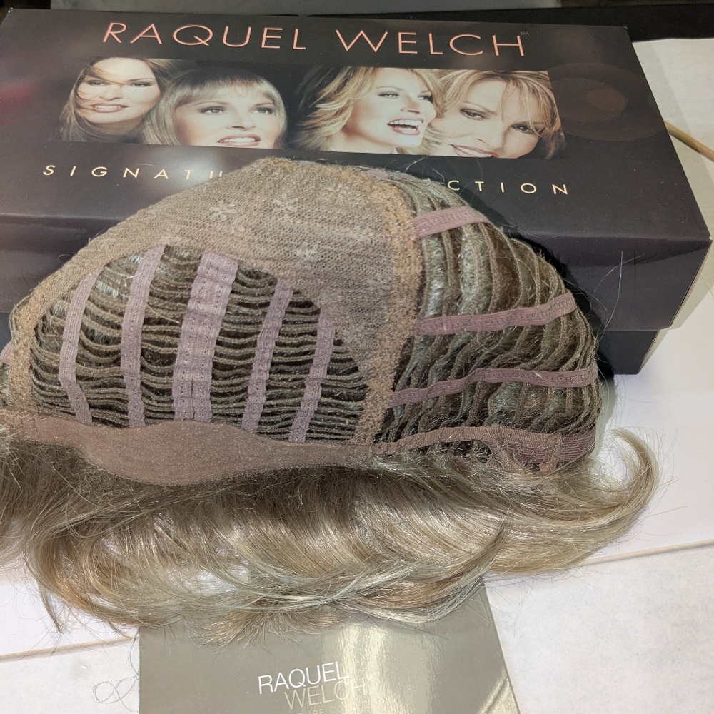 Raquel Welch Wig - Boost - Picture 9 of 13